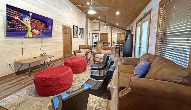 Stunning Cabin with Indoor Pool and Hot-tub in Pigeon Forge, Tennessee
