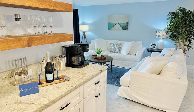 Summer Winds, First Floor Poolside, Oceanfront 3br. 2.5ba. Sleeps 9 Linens incl.