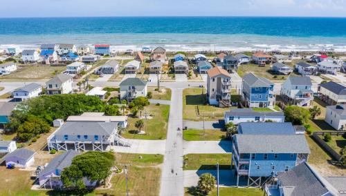 Surf City Paradise- 4BR- Golf Cart, Grill & Games