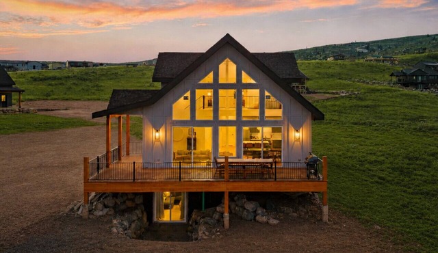 Sweetwater Links Lodge |Sleeps 20, Ideal Beach Resort, Arcades, BBQ, Views!