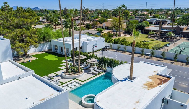 SWSS Premier 10BR Estate | Pool with Swim‑Up Bar | Golf Simulator | Sport Court | Sauna & Col.