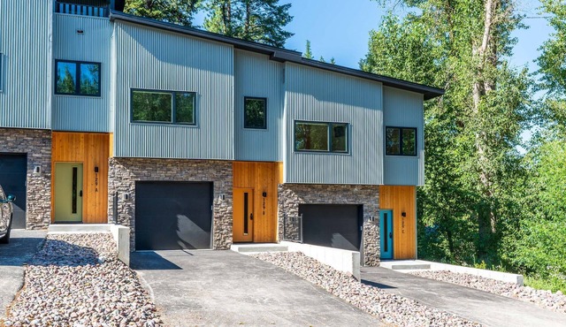 The Greenhaven Retreat- Side- by- Side Townhomes