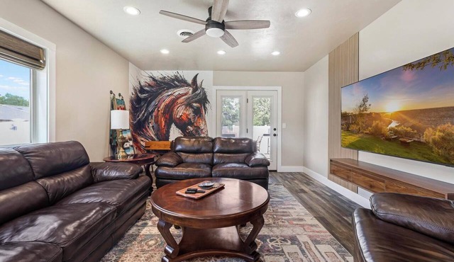 The Hideout, King Beds Poker Canyon Access
