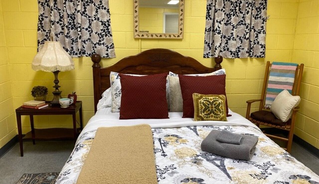 Travel Nurses Only - Cozy, Comfortable and Clean Home