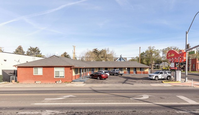 Travelers Motel