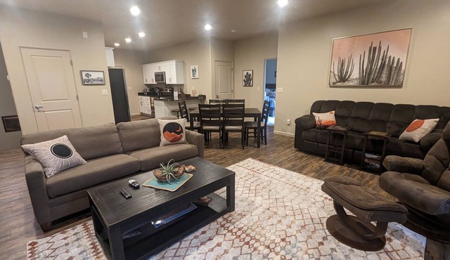 Two EnSuites Patio Home Close to Trails and the Lake. Minutes to Wahweap Marina