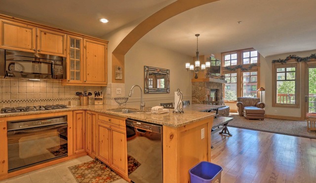 Union Creek 3 Bedroom Townhome #124C by RedAwning