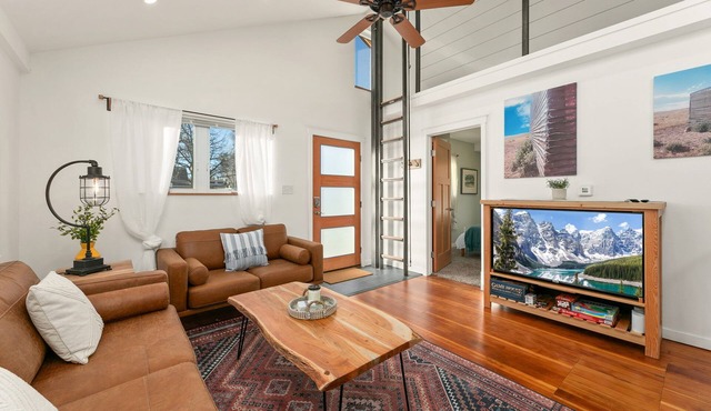 Vibrant Downtown Bungalow – Walk Everywhere!