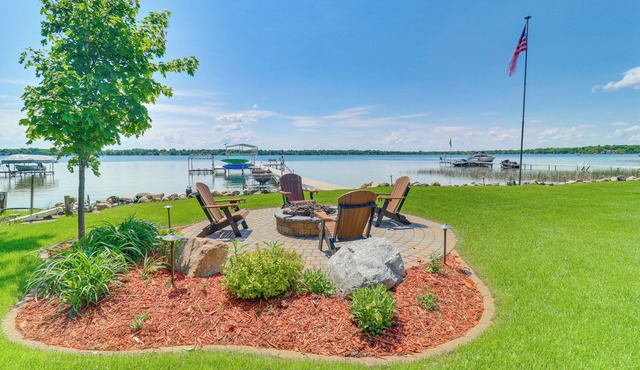 Villa on Lake Darling: Fire Pit, Deck & BBQ!