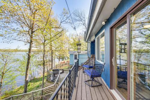 Waterfront Spirit Lake Cabin w/Boat Rental!