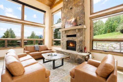 Wildernest Lookout Lodge: Private Hot Tub, Eagles Nest Wildernest