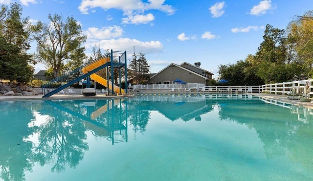 Wolf Creek | Group Ski Retreat | Pool + Ski | 3BR Sleeps 8