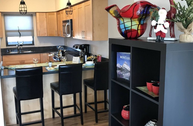 Modern Apt #402 - a Block from St. Pat's Hospital