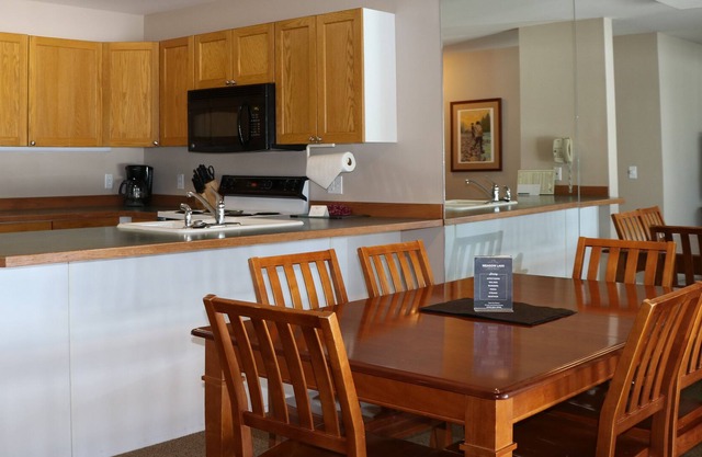 Spacious Golf Front 2 Bed Condo