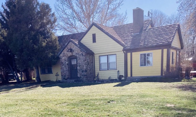 Fort Peck House | 3BDRM Home in Historic Fort Peck, walk to Summer Theatre, Ft. Peck Hotel