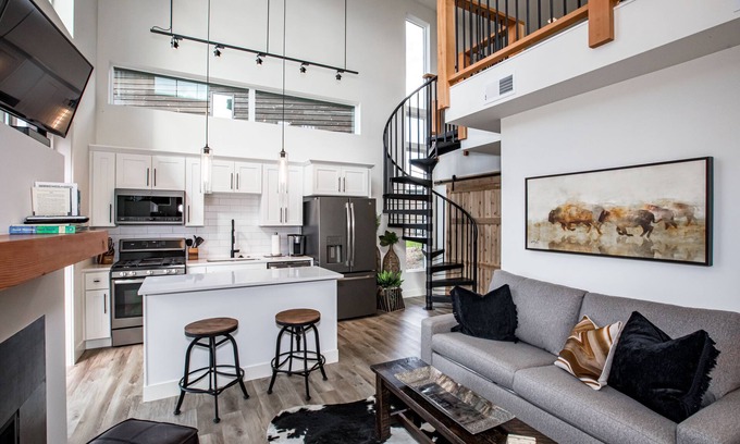 Whitefish House | Beautiful 1BD w/ Loft at The Quarry! Amazing Amenities & close to all the fun