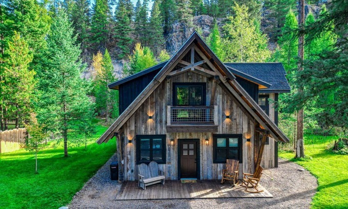 Whitefish House | Bison Ridge Cabin #5 | 4BR Getaway w/Hot Tub, Fire Pit & Grill | Sleeps 10!