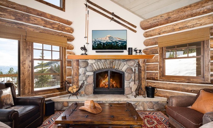 Powder Ridge House | Book for Festive Getaways! Spacious Cabin with Mountain Views and Hot Tub!