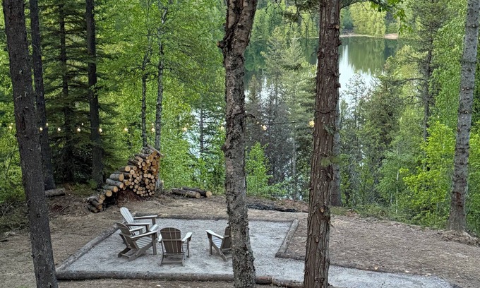 Columbia Falls House | Cardinal Cottage A Bailey Lake Retreat W/HotTub