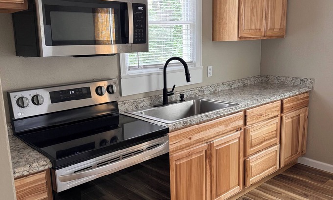 Raymond House | Charming 1-bedroom house in Plentywood with pull out couch and air mattress.