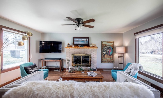 Ennis Cottage | Charming Downtown Ennis Executive Home!