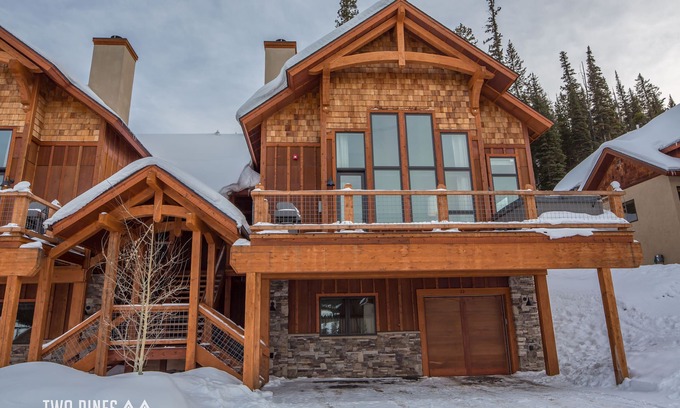 Big Sky House | Chic Ski-in/out Home! Hot Tub, Hearth, Boot Dryer, Views, 2m to Resort!