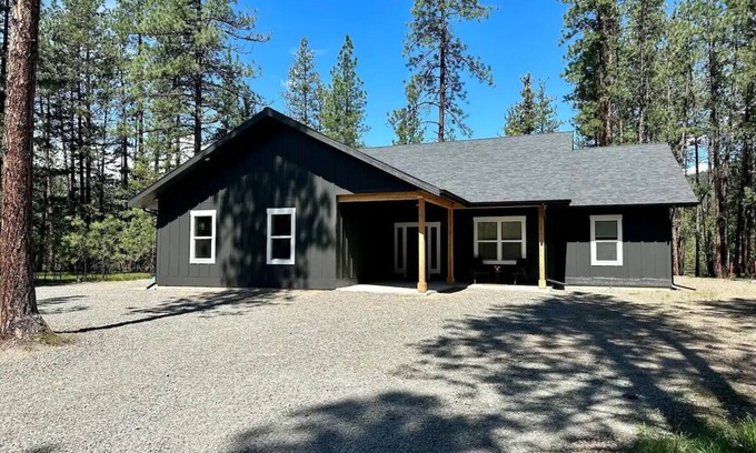 Superior House | Clark Fork Crossing - Adventures You Seek in Western Montana. River access.