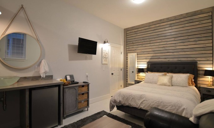 Valley West House | Coldsmoke Getaway, Steps From Meyers Lake & minutes from downtown!