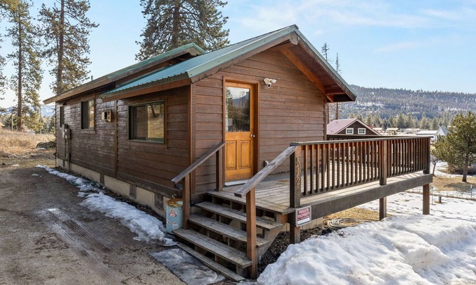St. Regis Cabin | Cozy cabin in charming Saint Regis with AC, Wi-Fi fishing shopping and much more