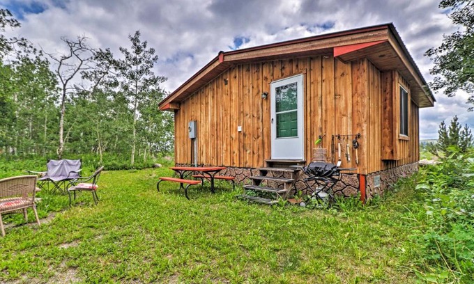 Babb House | Cozy Duck Lake Cabin Near Glacier Natl Park!