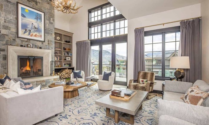 Big Sky Condo | Elegant Luxury Big Sky Retreat w/Hot Tub