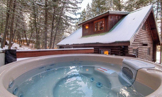 McAllister Cabin | Enchanting cabin in the the Tobacco Root Mountains