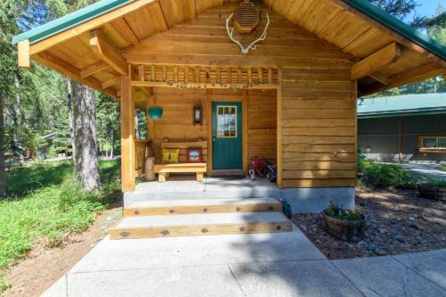 Eureka House | Fishing Cabin in the Woods