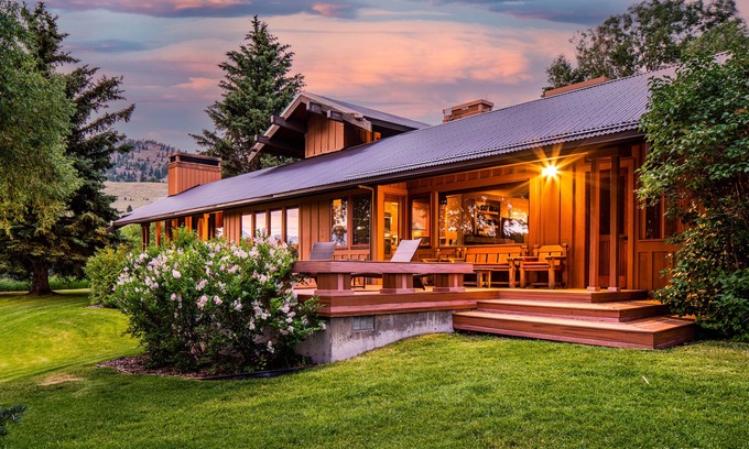 Bozeman House | Green Mountain Ranch - Perfect home for your spring family gathering!