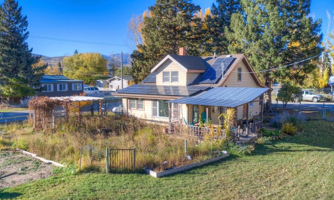 Ennis House | Historic Downtown Ennis Escape