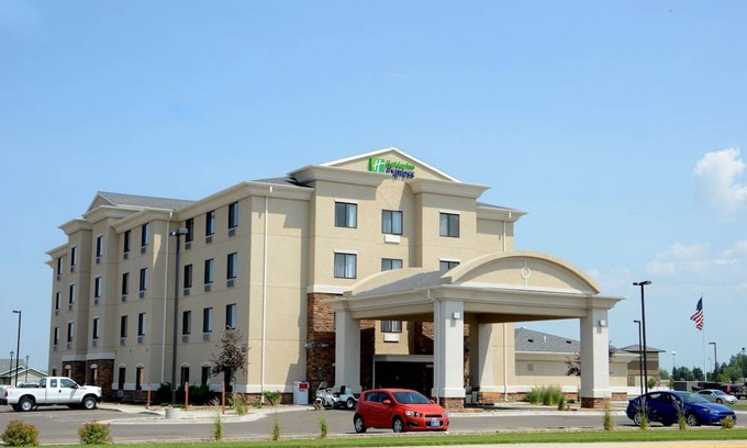 Sidney Hotel | Holiday Inn Express & Suites Sidney, an IHG Hotel