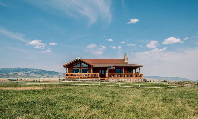 Livingston House | Horseshoe Ranch in Paradise Valley near Yellowstone