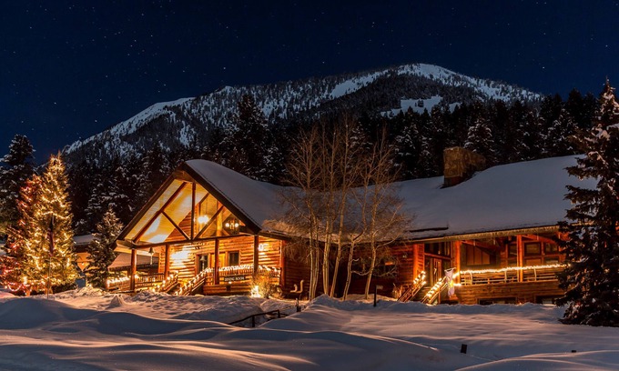 Gallatin Gateway Hotel | Lone Mountain Ranch