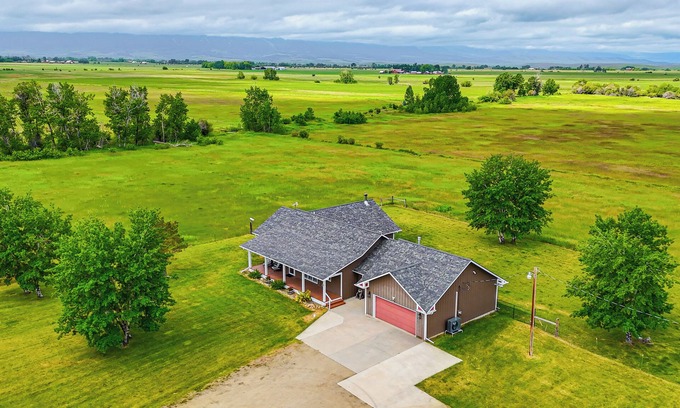 Roberts House | Lovely Roberts Home w/Patio & Mountain Views!
