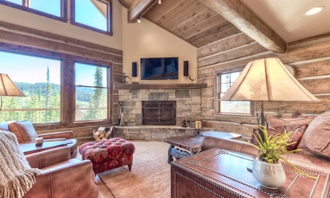 Powder Ridge Cabin | Luxury 5 Bedroom Big Sky Retreat