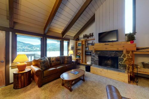 Big Sky Meadow Village Apartment | Moonlight Skis