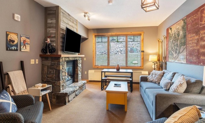 Whitefish Condo | Morning Eagle Lodge Unit 202: Ski-In/Ski-Out with Roof Top Hot Tub