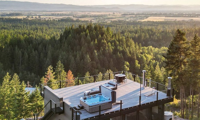 Kalispell House | Mountain modern home 180 degree views