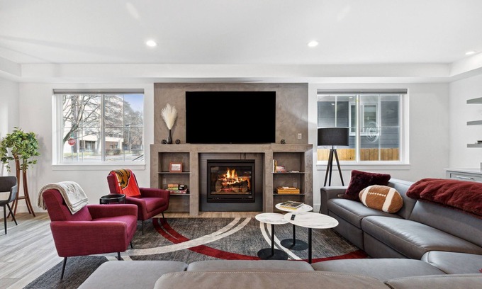 University District House | New and sophisticated home in the University District with spectacular views of the "M".