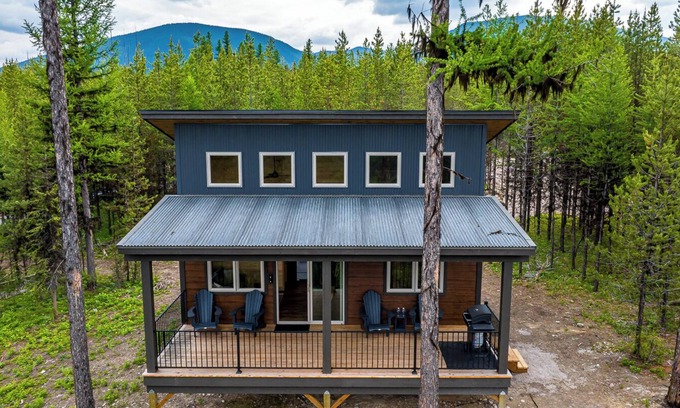 Polebridge Cabin | One of a kind views of Glacier National Park! Canyon Cabin at Thunderbird Ridge.