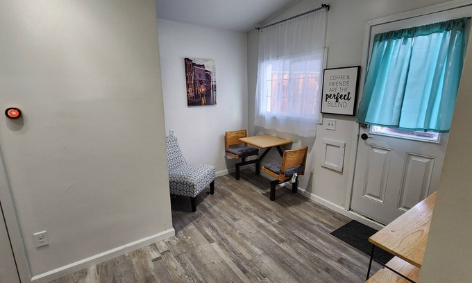 Butte House | Quiet Cozy Tiny House Near Everything