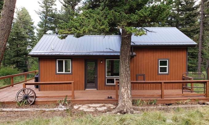 Lewistown Cabin | Remote cabin on 40 acres with wildlife and no distractions.