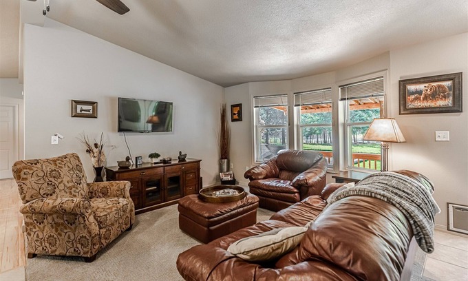 Riverbend House | ⭐️ Riverbend Retreat ⭐️ Riverfront⭐️Relax by the fire