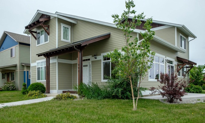 Bozeman House | Stained Glass House - Centrally Located Home in Bozeman close to shopping