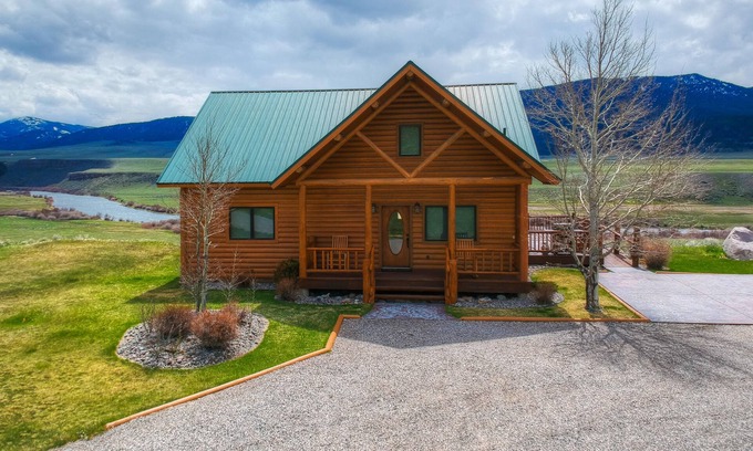 Cameron House | This Large, Friendly Home Offers Private Madison River Access/Views 4+4 Near YNP